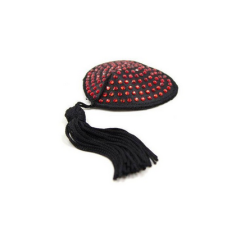 Pezoneras Corazón negras con cristalitos rojos y borla